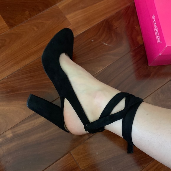 Shoe Dazzle Black Heels - Picture 4 of 4